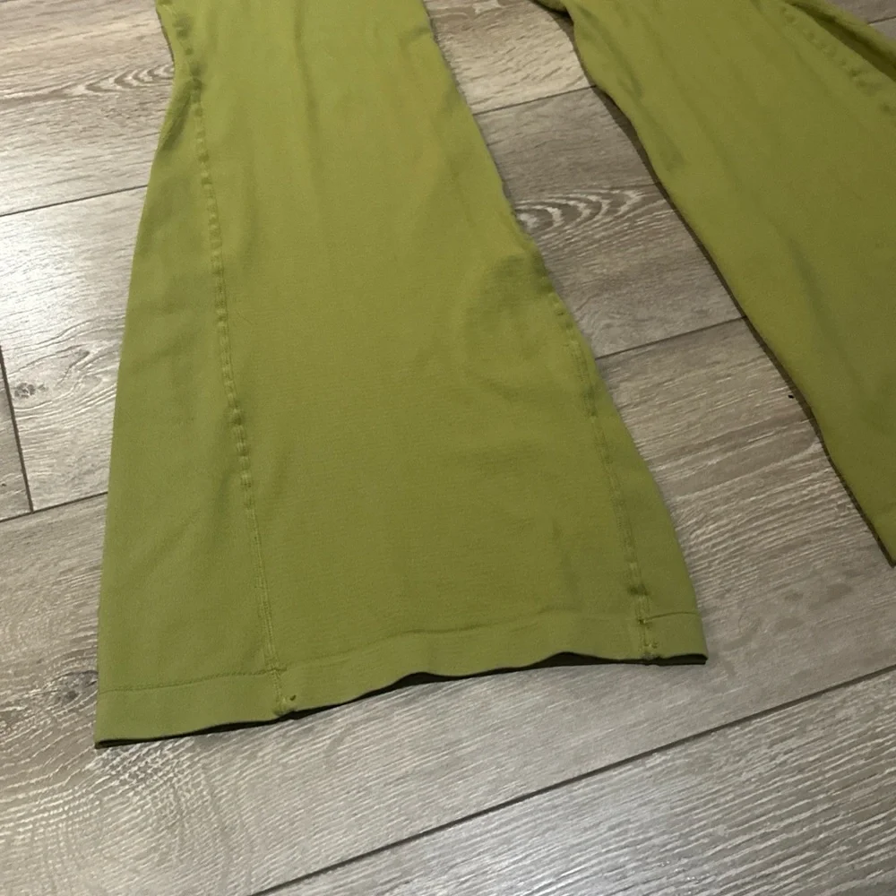 •Sold• FP Movement *Rare* Good Karma Flare Leggings In Olive Green - Picture 4 of 10